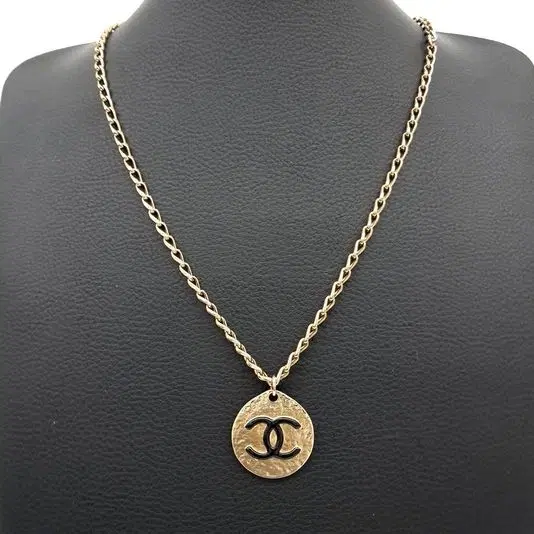 Chanel circle logo necklace