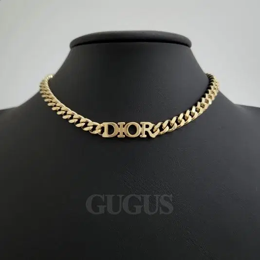 Christian Dior choker necklace