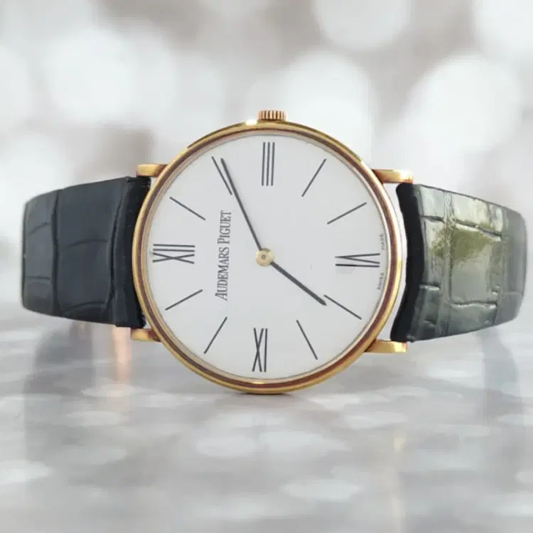 Audemars Piguet Ultra-Thin Yellow Gold 31.5MM-Hover-Image