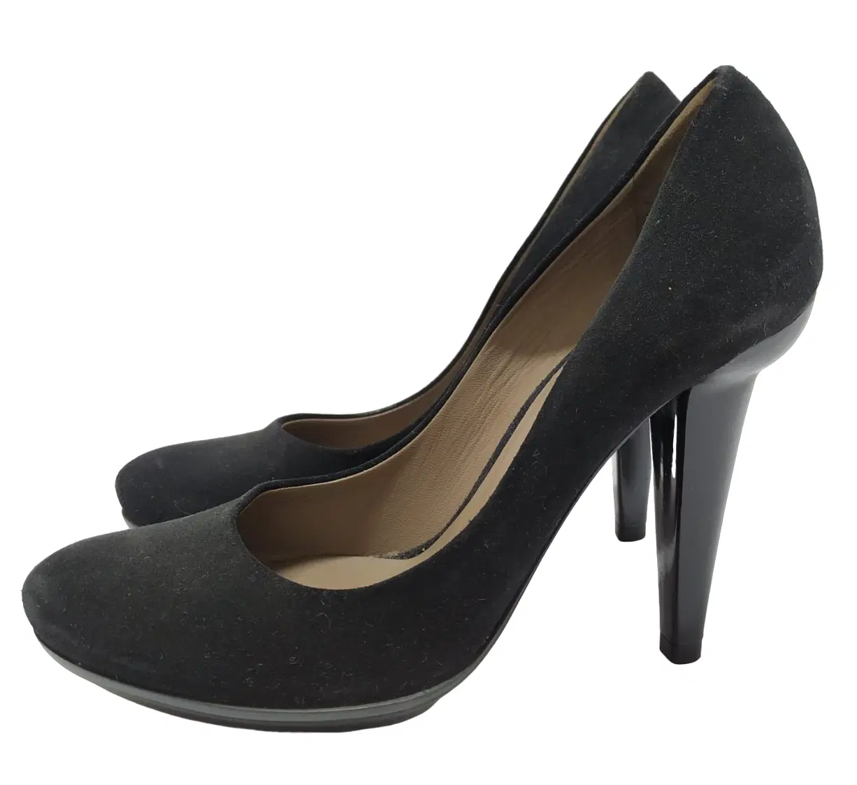 Bottega Veneta Suede Round Toe Pumps