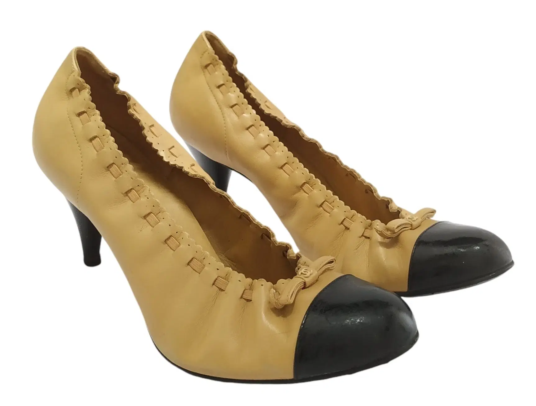 Chanel Interlocking CC Logo Leather Pumps