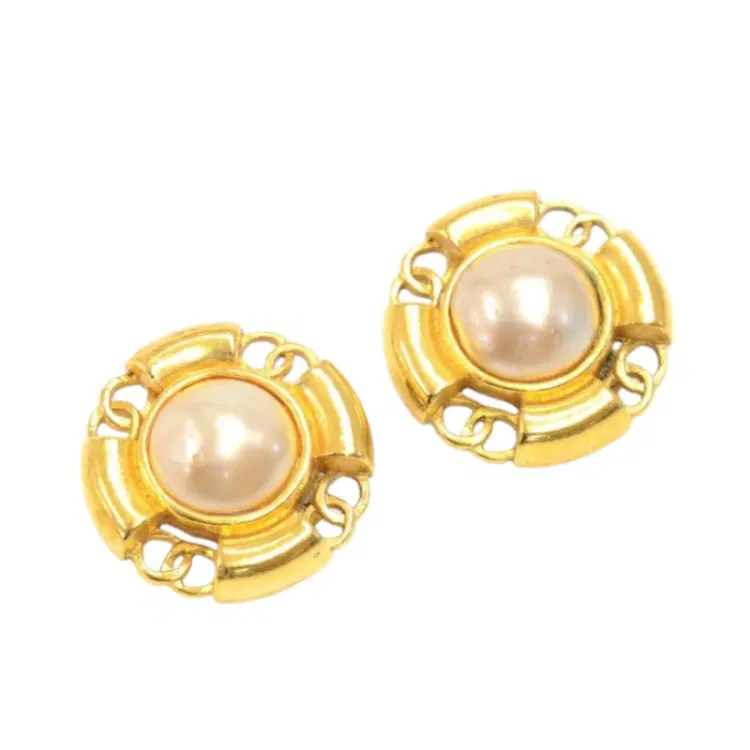 Chanel Gold Vintage Large Pearl X Tone Cc Logo Round Earring-Hover-Image