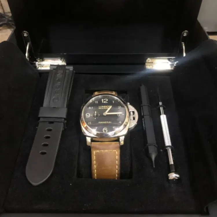 Panerai 44mm 3 Days Automatic-Hover-Image
