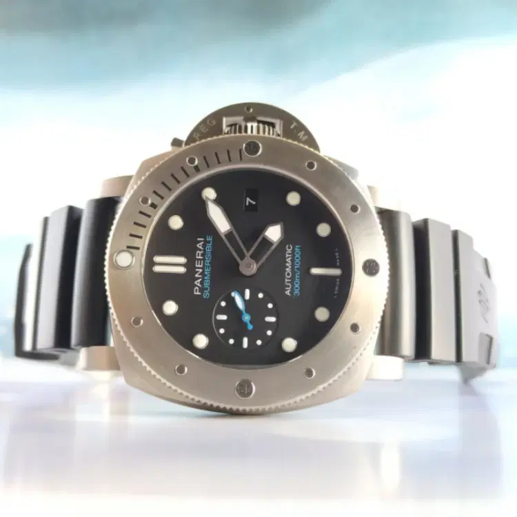 Panerai Submersible PAM01305 47MM-Hover-Image