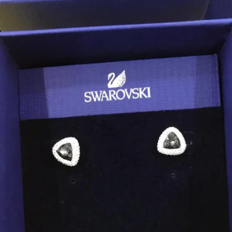 Swarovksi Crystal Earring-Hover-Image
