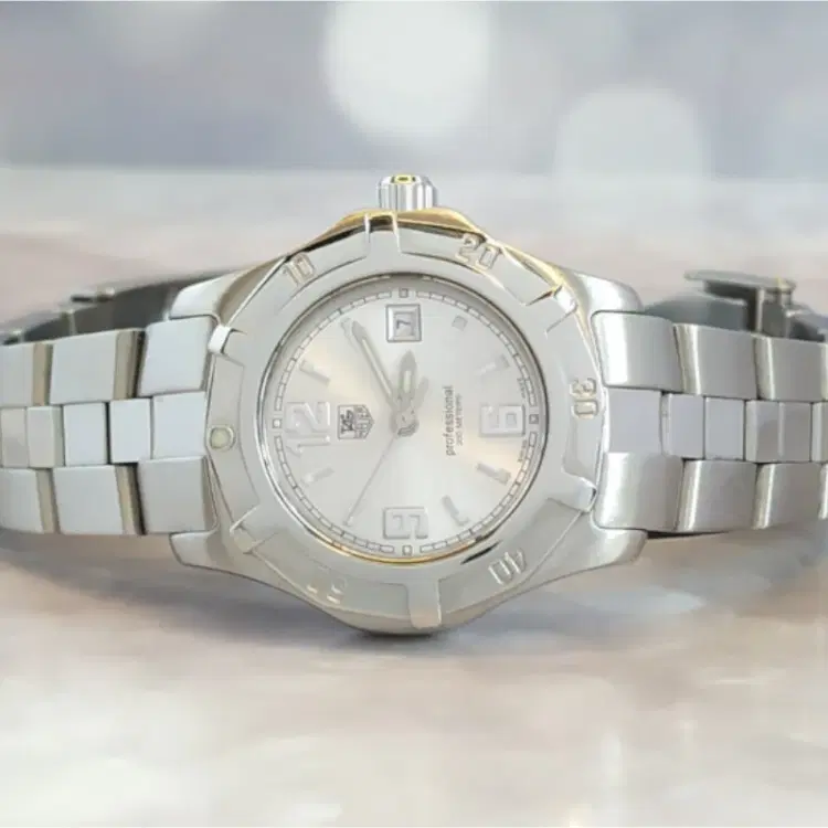 Tag Heuer Professional Ladies Quartz 28.5MM-Hover-Image