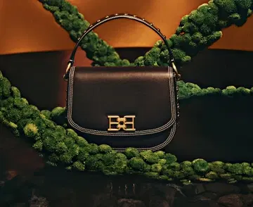 CROSSBODY image